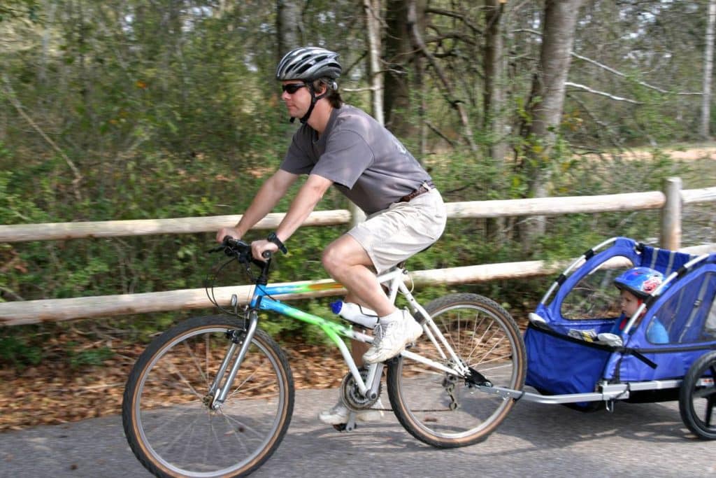 vélo accessoires famille enfants remorque sport bicyclette équipements